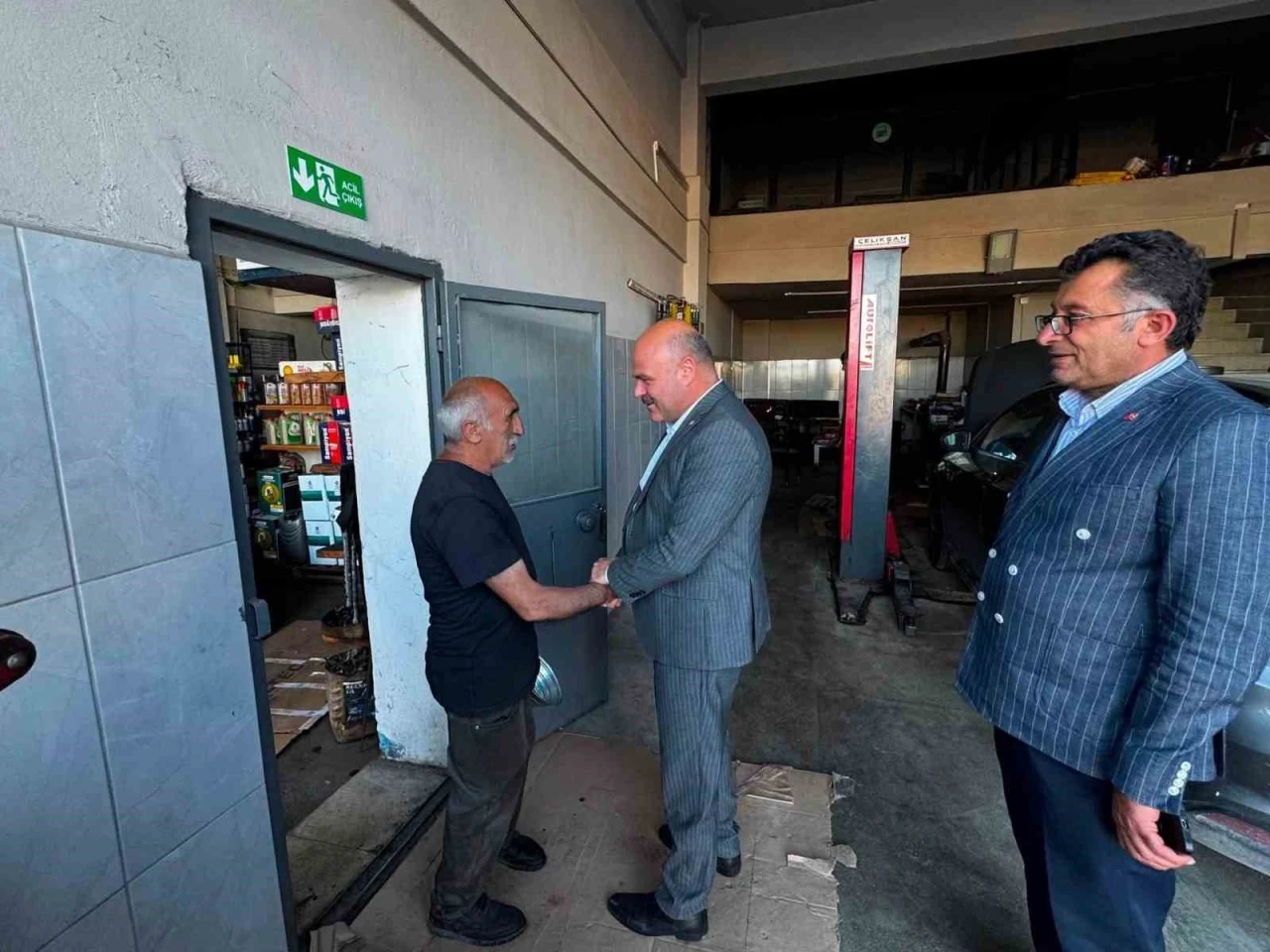 Kars&rsquo;ta AK Parti Teşkilatından Sanayi Sitesi esnafına ziyaret
