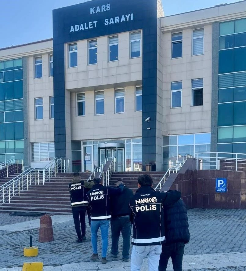 Kars’ta bir aparta uyuşturucu operasyonu
