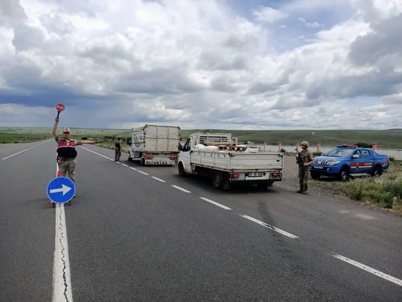 Kars’ta jandarmadan huzurlu sokaklar uygulaması
