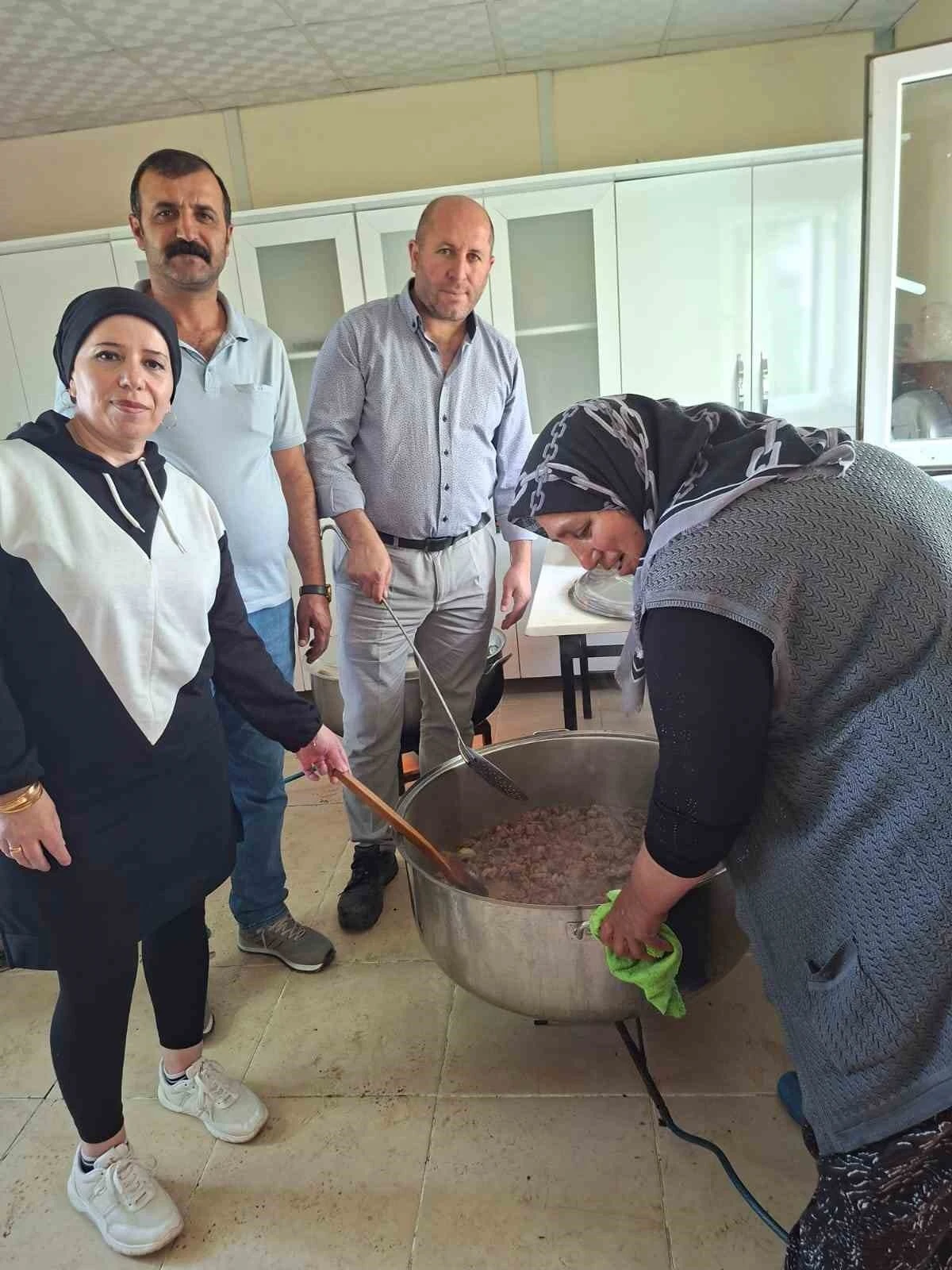 Kars’ta mahalle sakinlerinden örnek davranış
