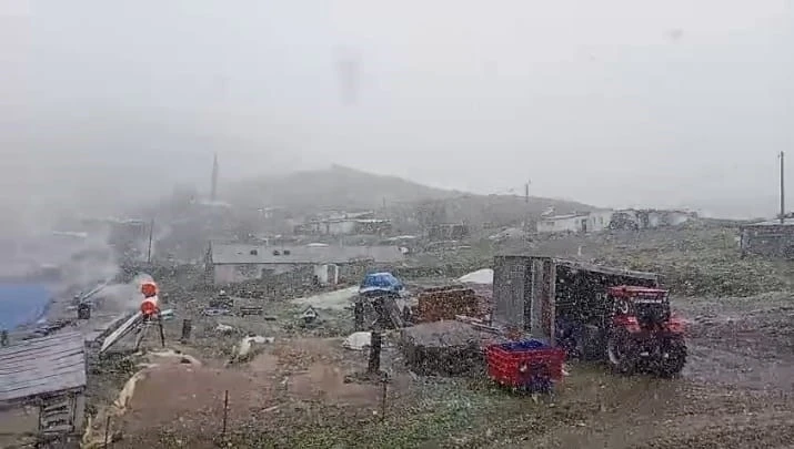 Kars’ta Mayıs ortasında kar sürprizi