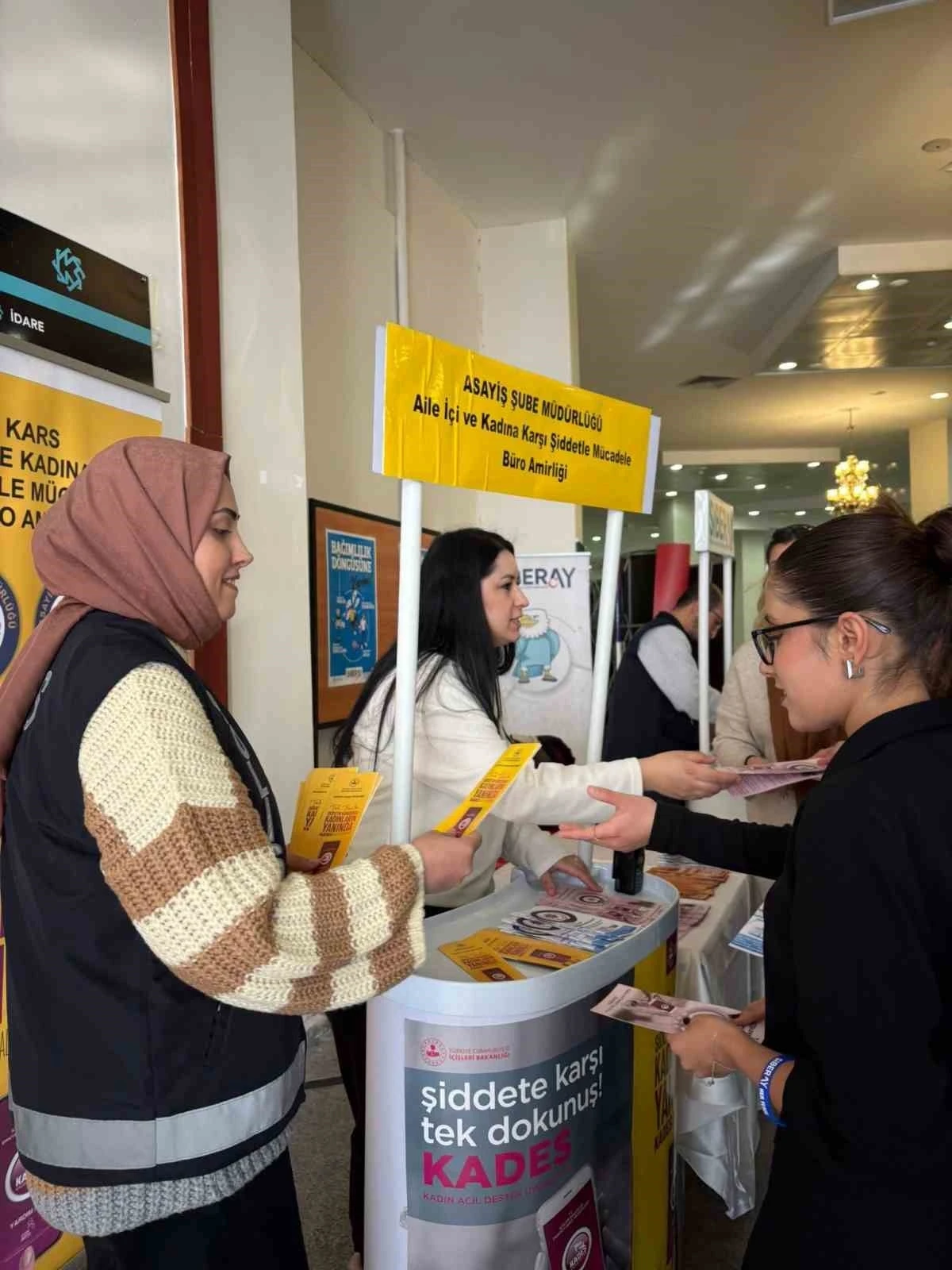 Kars&rsquo;ta &Ouml;ğrencilere KADES uygulaması anlatıldı
