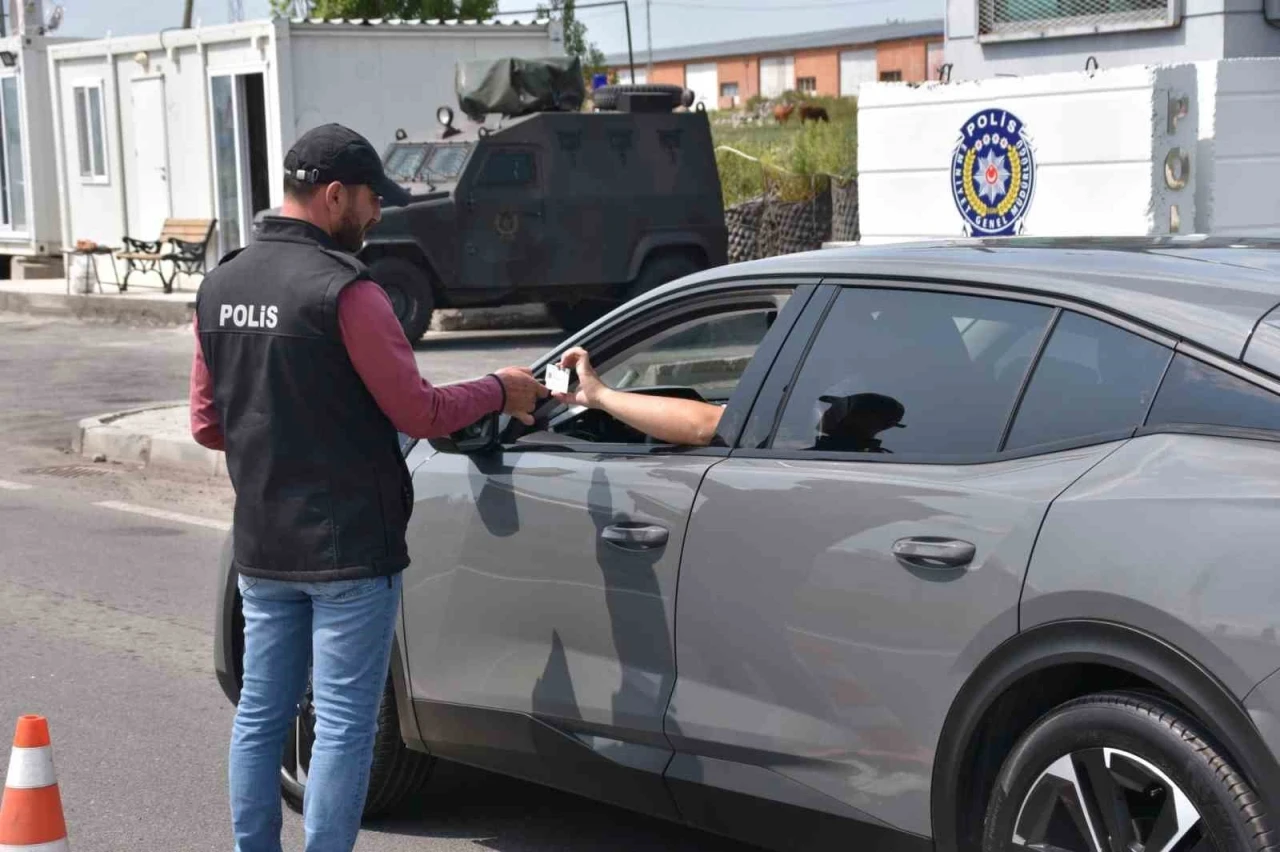 Kars’ta polis adeta göz açtırmıyor
