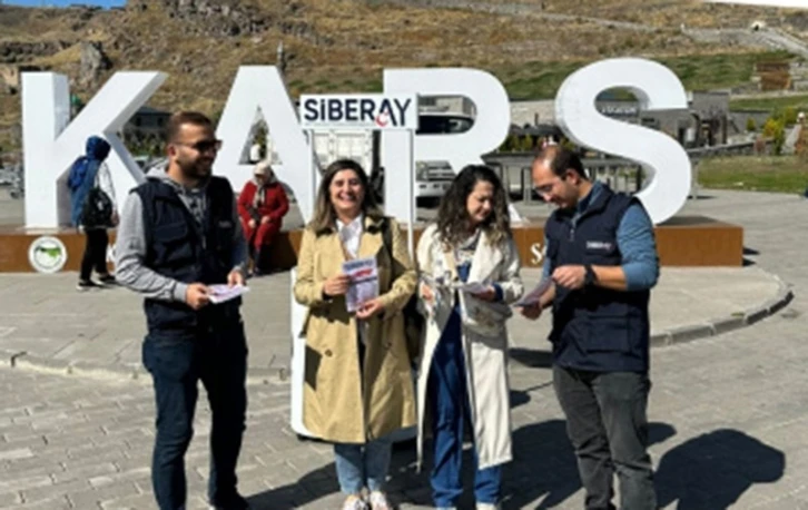 Kars&rsquo;ta polis bin 500 kişiyi dolandırıcılara karşı uyardı
