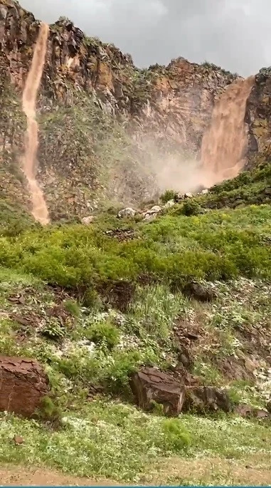 Kars’ta sağanak sele neden oldu, Akyaka Kanyonu’nda şelaleler oluştu
