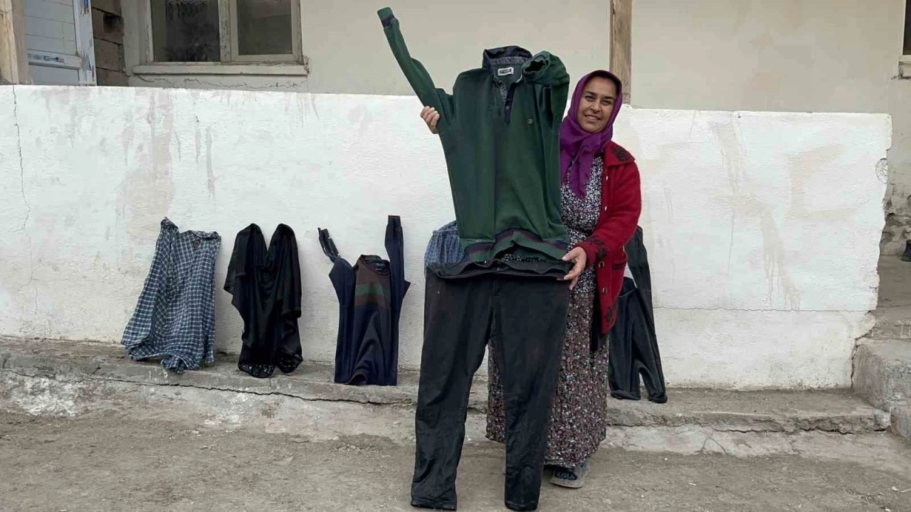 Kars&rsquo;ta Sibirya soğukları: Dışarıya asılan &ccedil;amaşırlar dakikalar i&ccedil;inde dondu
