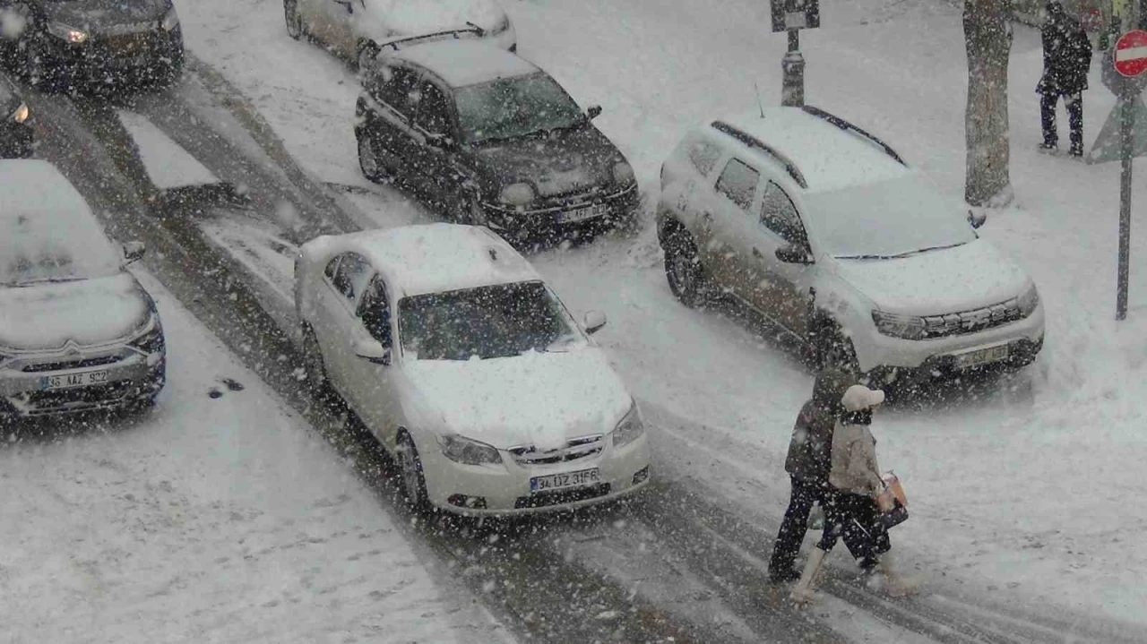Kars&rsquo;ta son 15 yılın en yoğun kışı yaşanıyor
