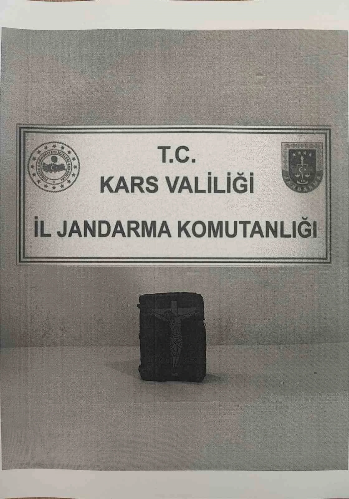 Kars’ta tarihi eseri jandarmaya satmaya çalışan 1 kişi suçüstü yakalandı

