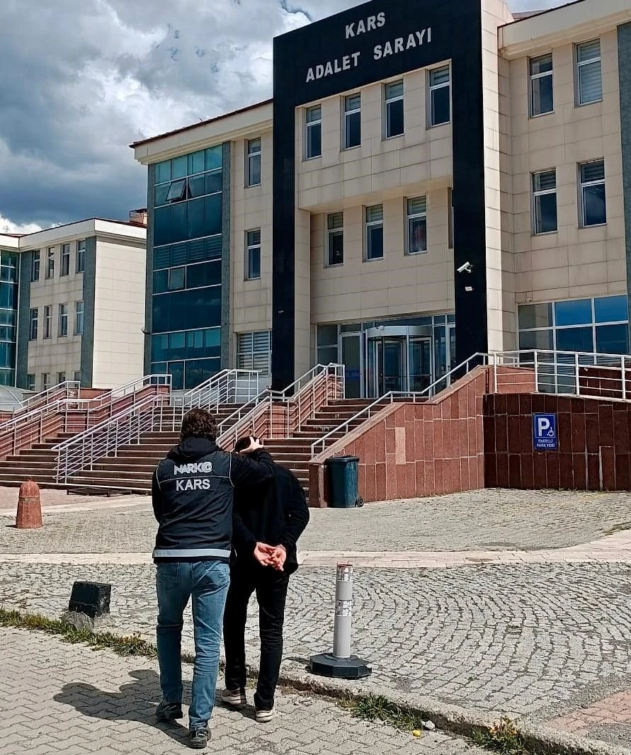 Kars’ta ‘torbacı’ operasyonu
