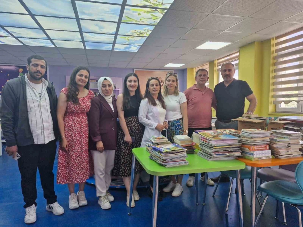 Kars’ta üniversite öğrencilerinden ilkokul öğrencilerine kitap desteği
