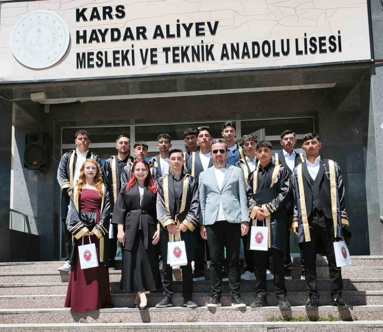 Kars&rsquo;ta Veteriner Sağlık Teknisyenleri mezuniyet sevinci yaşadı
