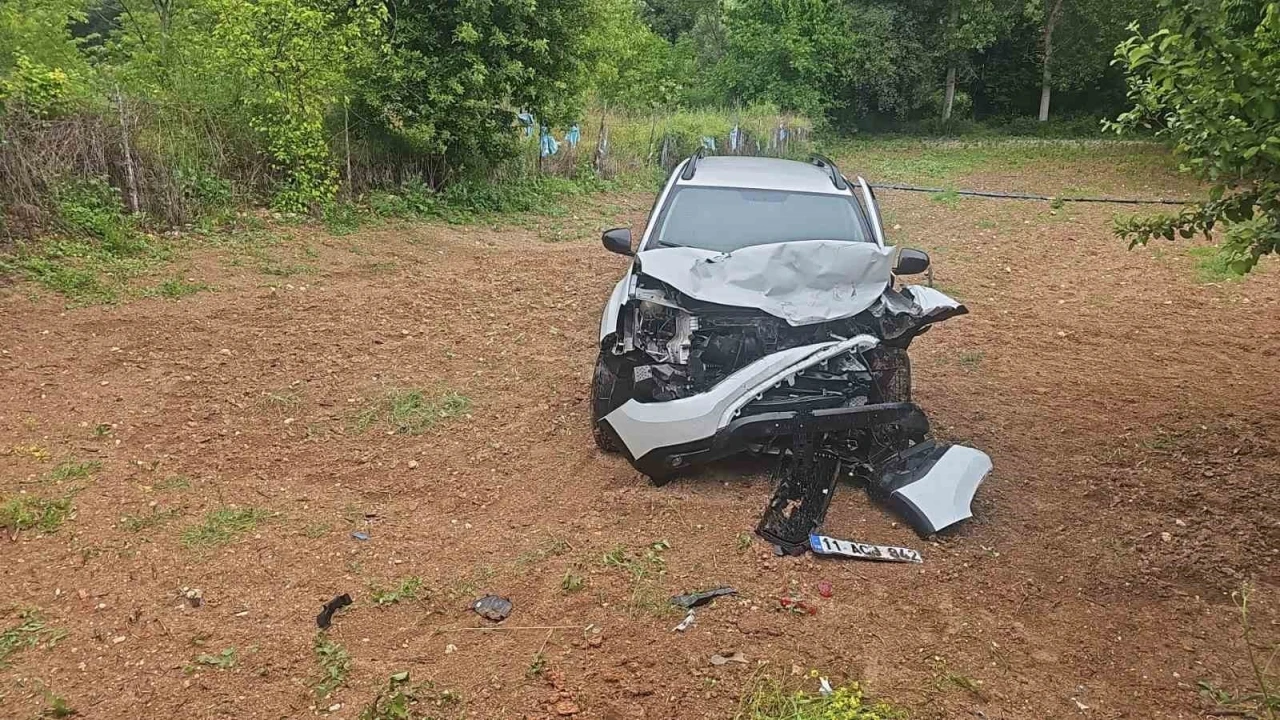 Karşı şeride ge&ccedil;en otomobille tır &ccedil;arpıştı: 1 yaralı
