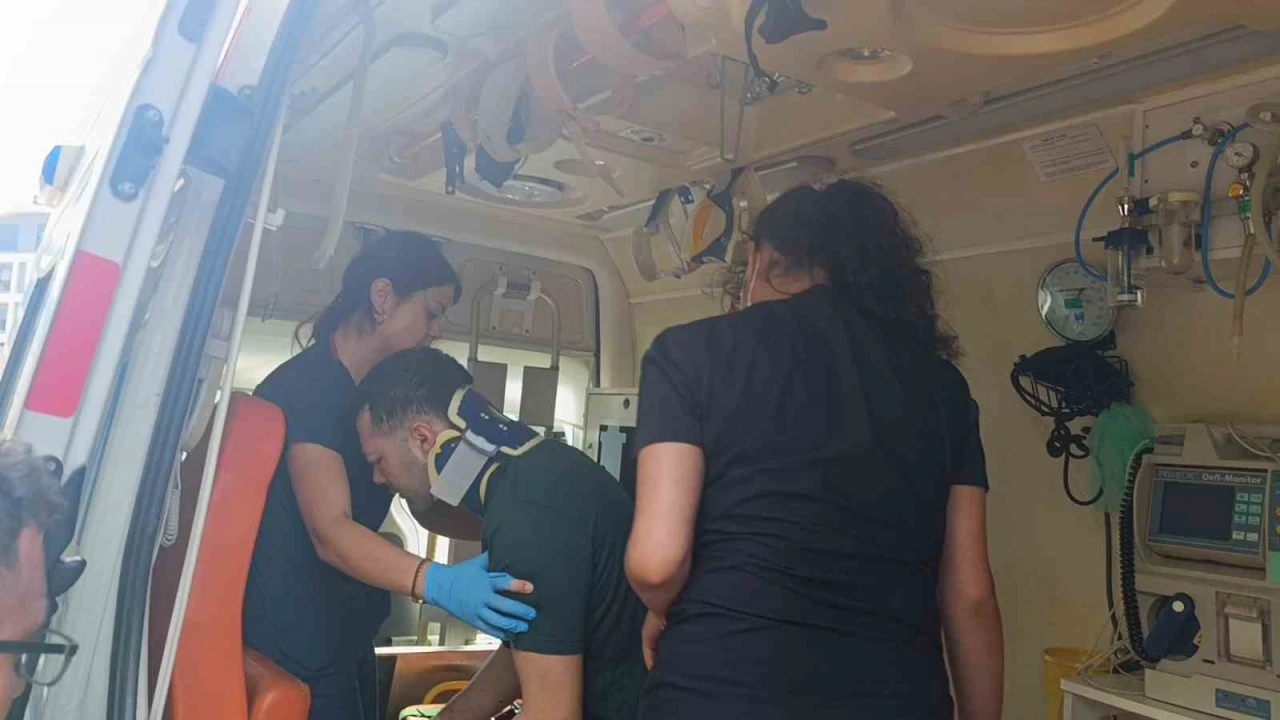 Karşıya geçmeye çalışırken motosikletin çarptığı yaya yaralandı
