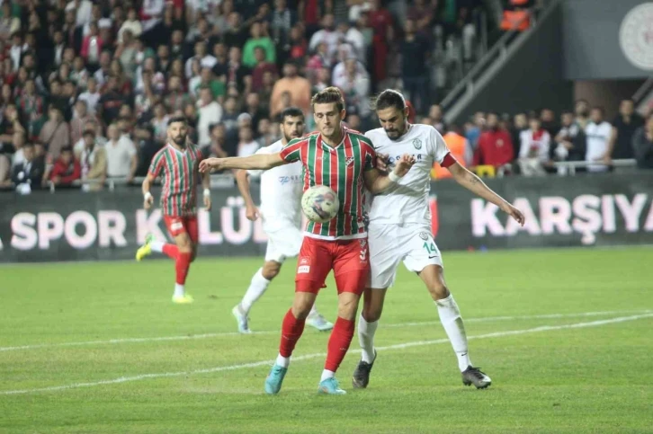 Karşıyaka&rsquo;da Fatih Taşdelen, Batman Petrolspor galibiyetinin mimarlarından oldu
