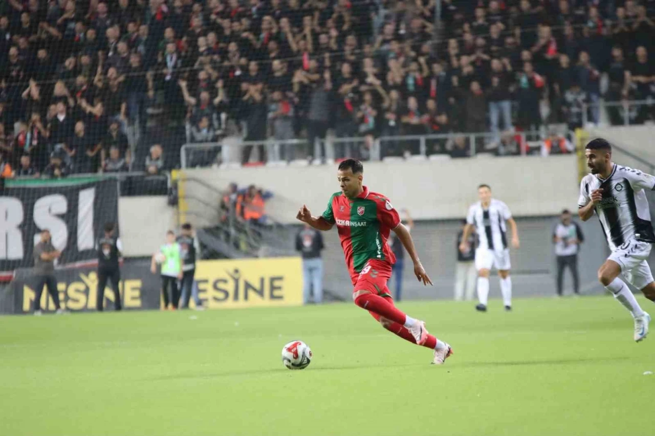 Karşıyaka&rsquo;da Mehmet G&uuml;neş&rsquo;le yollar ayrıldı
