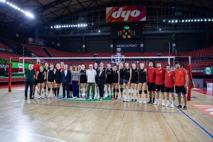 Karşıyaka Medical Point&rsquo;ten kız &ccedil;ocuklarına &ouml;zel bilet kampanyası
