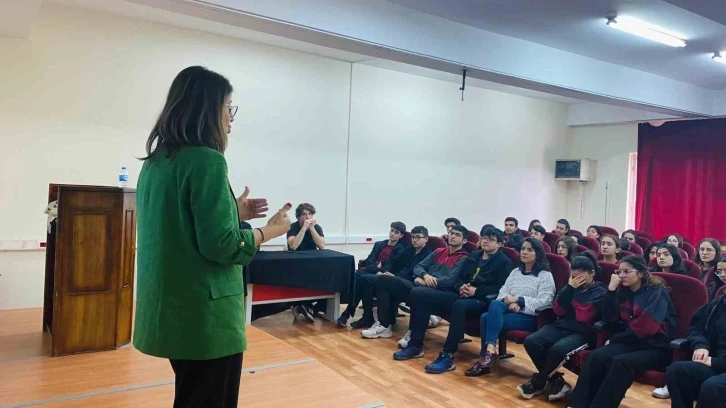 Karslı öğrenciler bilim söyleşisine katıldı
