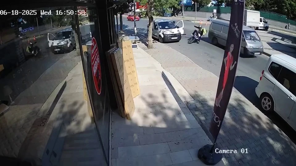 Kartal’da araç kapısına çarpan motosiklet sürücüsü yaralandı

