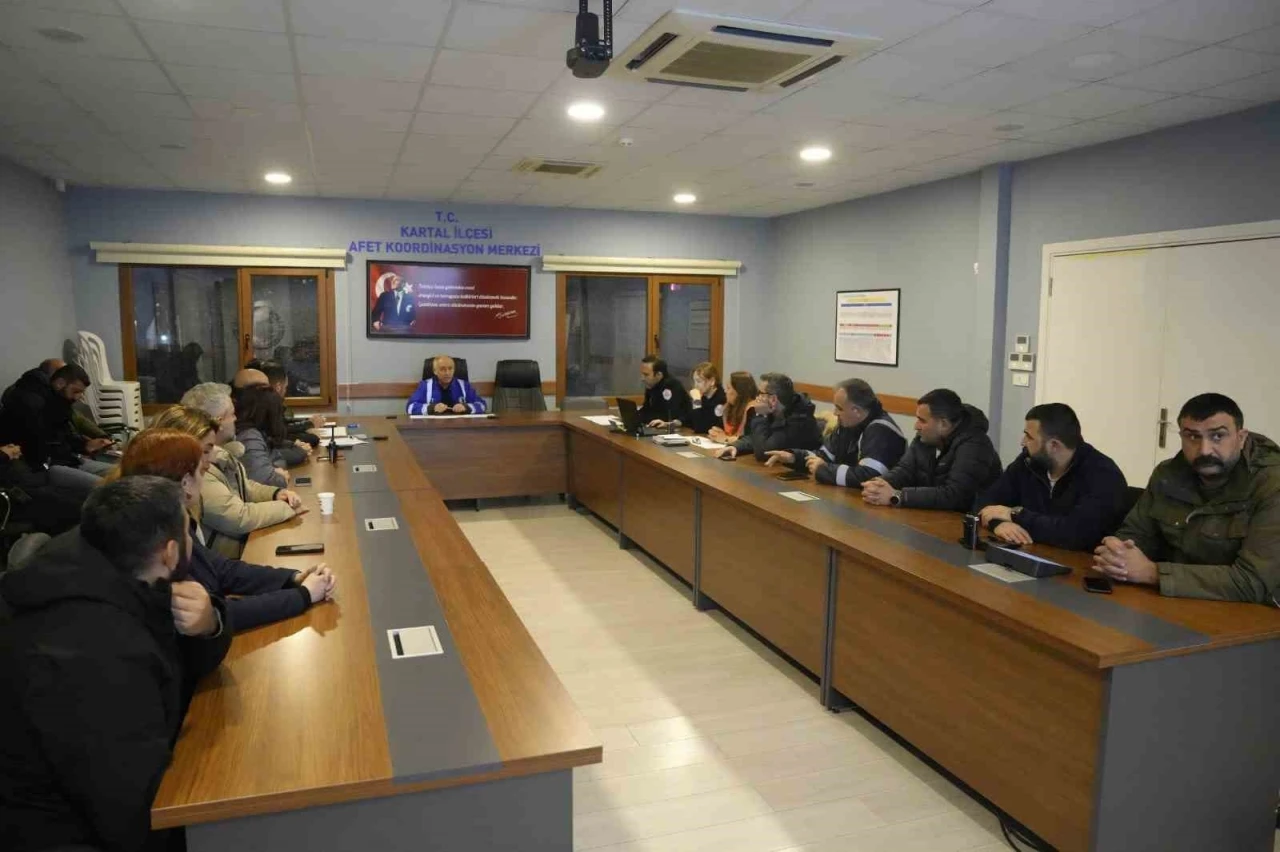 Kartal&rsquo;da kar yağışına karşı tedbir alındı
