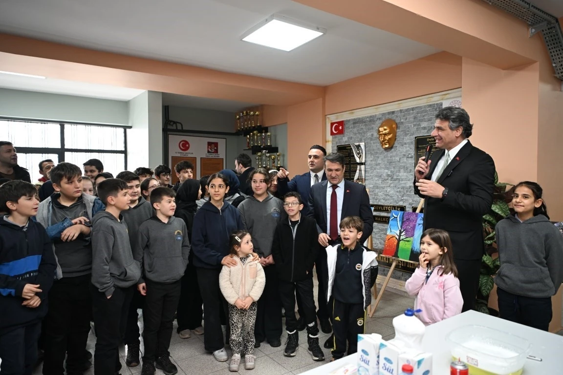 Kartepe Belediye Başkanı Kocaman, &ouml;ğrencilerle bir araya geldi
