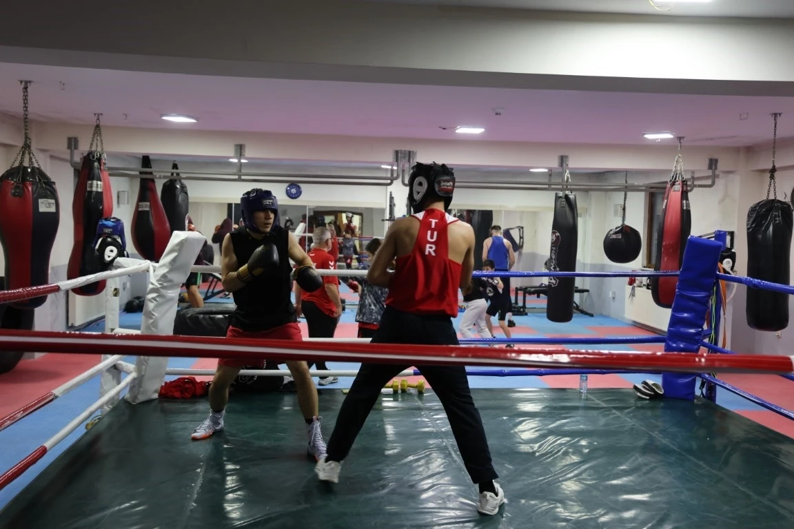 Kartepe&rsquo;de &ccedil;ocuklar kışı sporla ge&ccedil;iriyor
