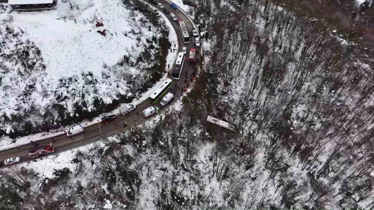 Kartepe&rsquo;de otob&uuml;s&uuml;n şarampole u&ccedil;tuğu kazada yaralı sayısı 39&rsquo;a y&uuml;kseldi
