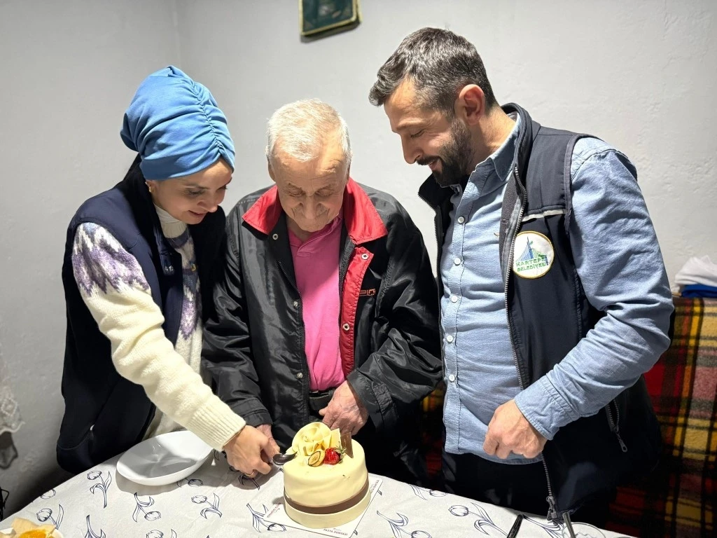 Kartepe&rsquo;de "Alo Evlat" ekipleri yaşlıları yalnız bırakmadı

