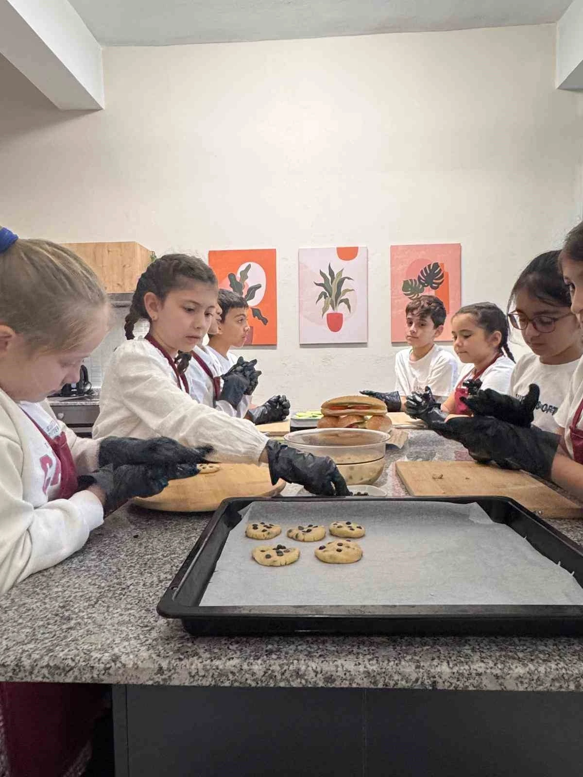 Kartepe&rsquo;deki ilkokulda "T&uuml;rkiye Y&uuml;zyılı Maarif Modeli" ile &ccedil;ok y&ouml;nl&uuml; eğitim
