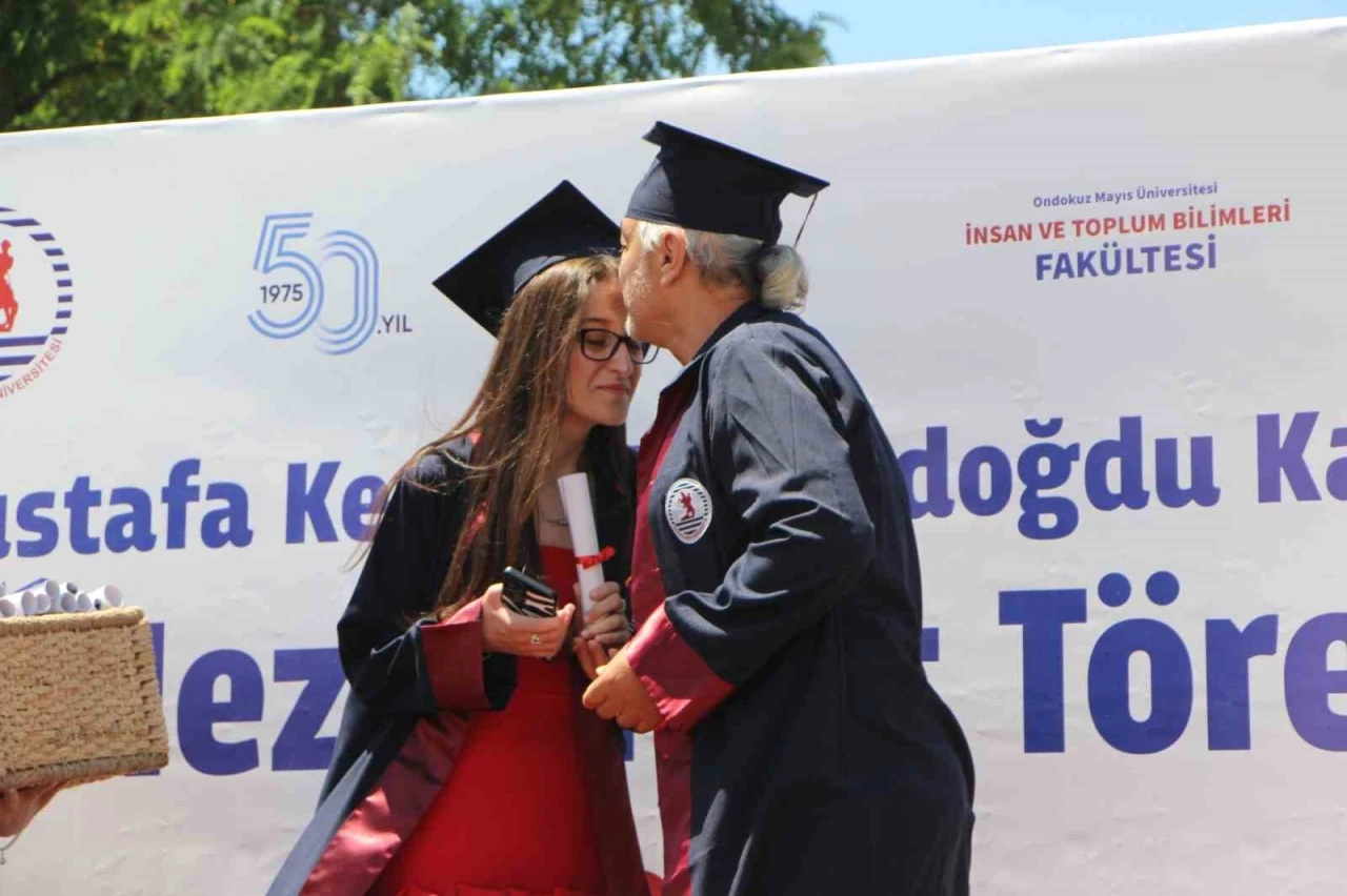 Kas hastası Selin’in azmi, babasının desteğiyle birleşti: Fakülteyi dereceyle bitirdi
