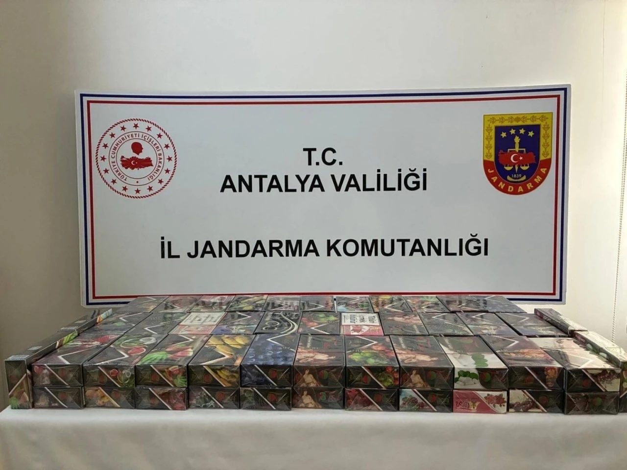 Kaş’ta 22 kilo kaçak nargile tütünü ele geçirildi
