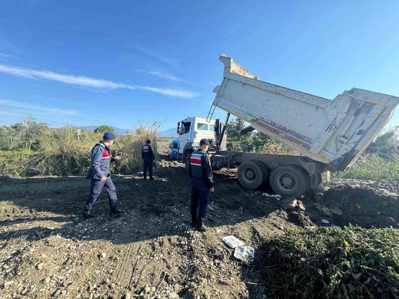 Kaş&rsquo;ta izinsiz kum alımına jandarma engeli
