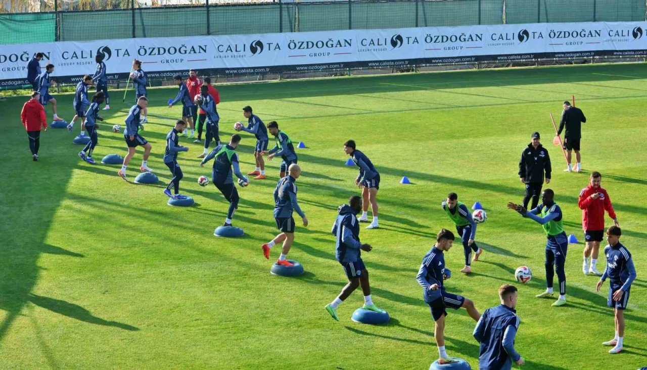 Kasımpaşa, devre arası &ccedil;alışmalarını Antalya&rsquo;da s&uuml;rd&uuml;r&uuml;yor
