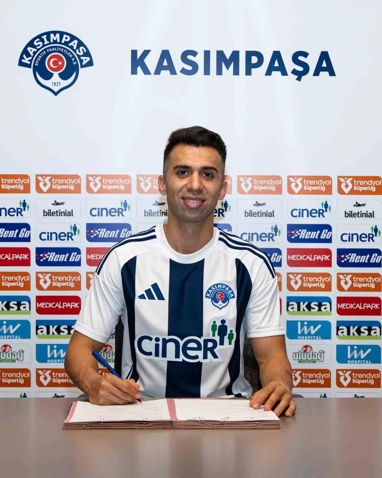 Kasımpaşa, Emre Taşdemir’i renklerine bağladı
