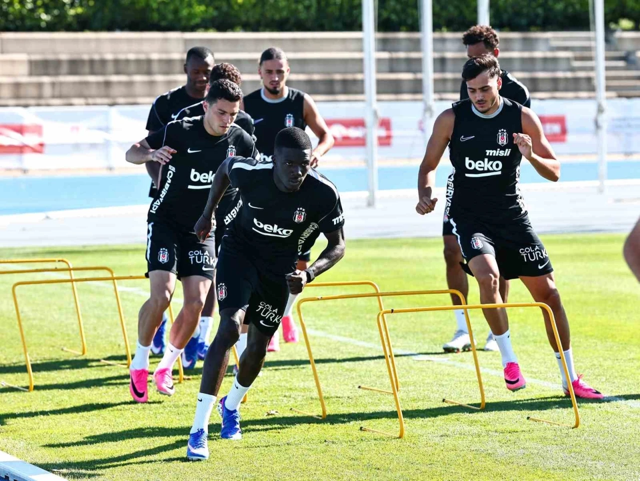 Kassoum Ouattara, Beşiktaş formasıyla ilk antrenmanına &ccedil;ıktı
