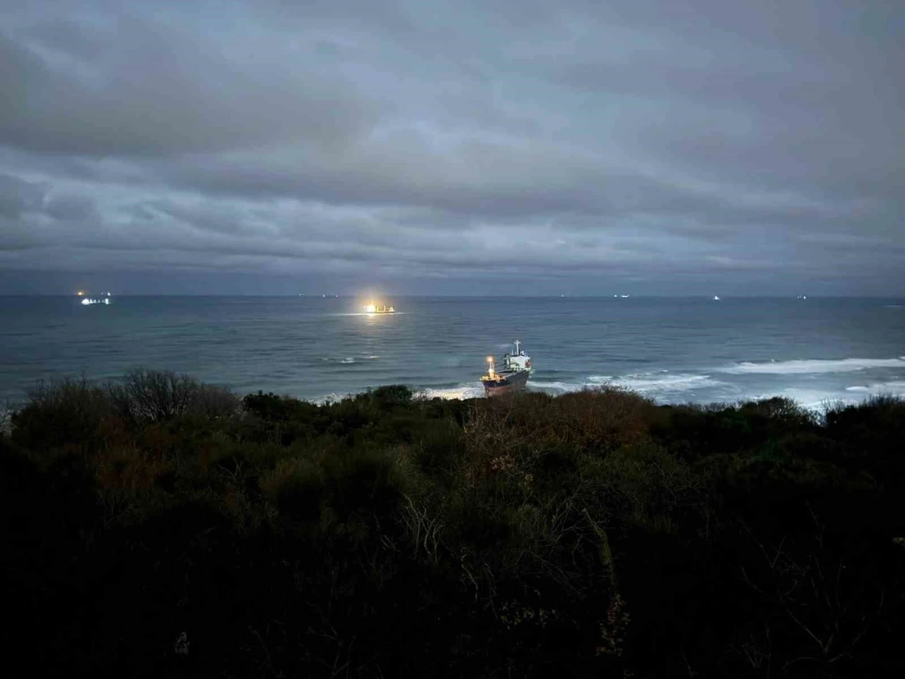 Kastamonu a&ccedil;ıklarında 10 g&uuml;n &ouml;nce vurulan gemi Sarıyer a&ccedil;ıklarında karaya oturdu
