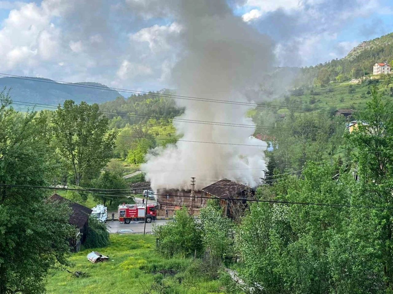 Kastamonu&rsquo;da 250 yıllık tarihi konak &ccedil;ıkan yangında hasar g&ouml;rd&uuml;

