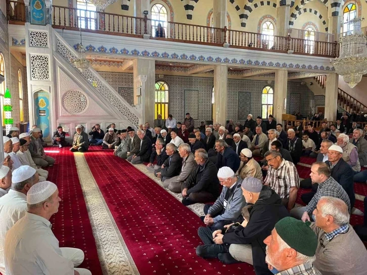 Kastamonu&rsquo;da 44 umreci, kutsal topraklara uğurlandı
