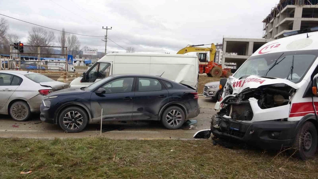 Kastamonu’da 7 araç birbirine girdi: 1 yaralı