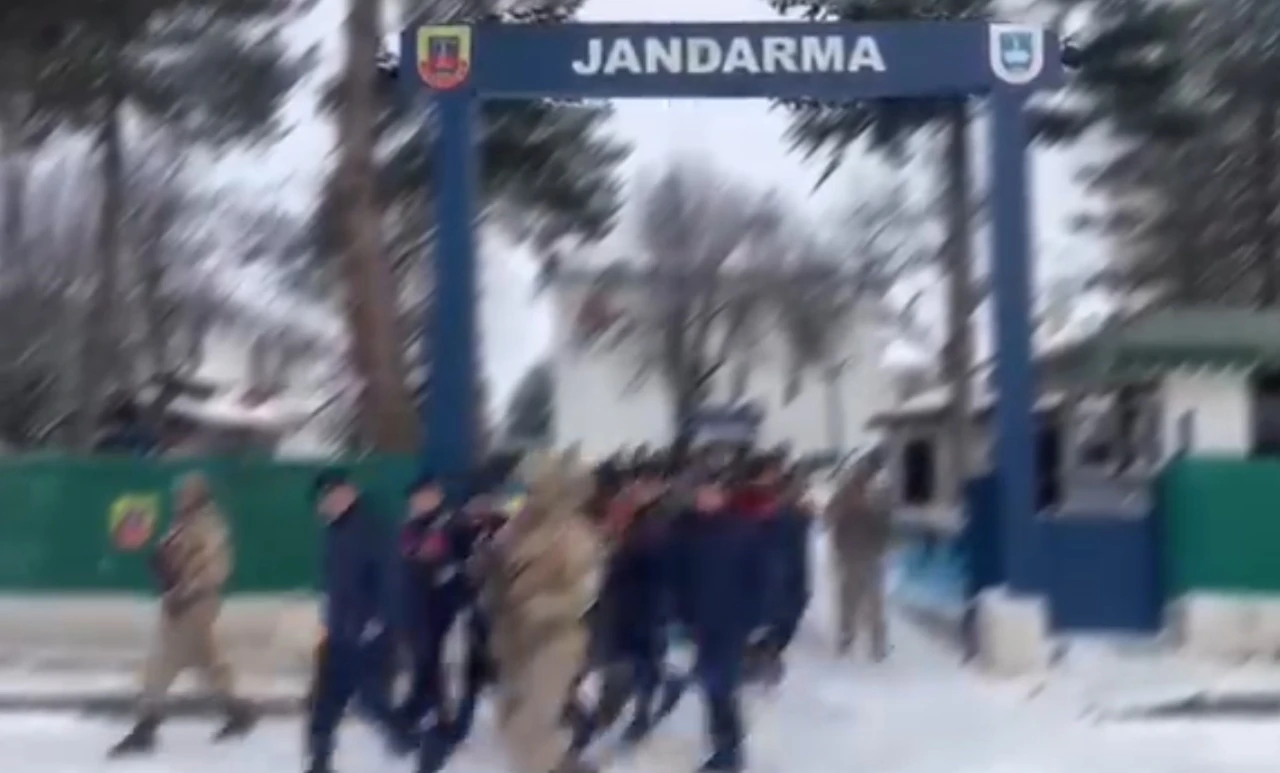 Kastamonu&rsquo;da 9 farklı adrese uyuşturucu operasyonu: 8 g&ouml;zaltı
