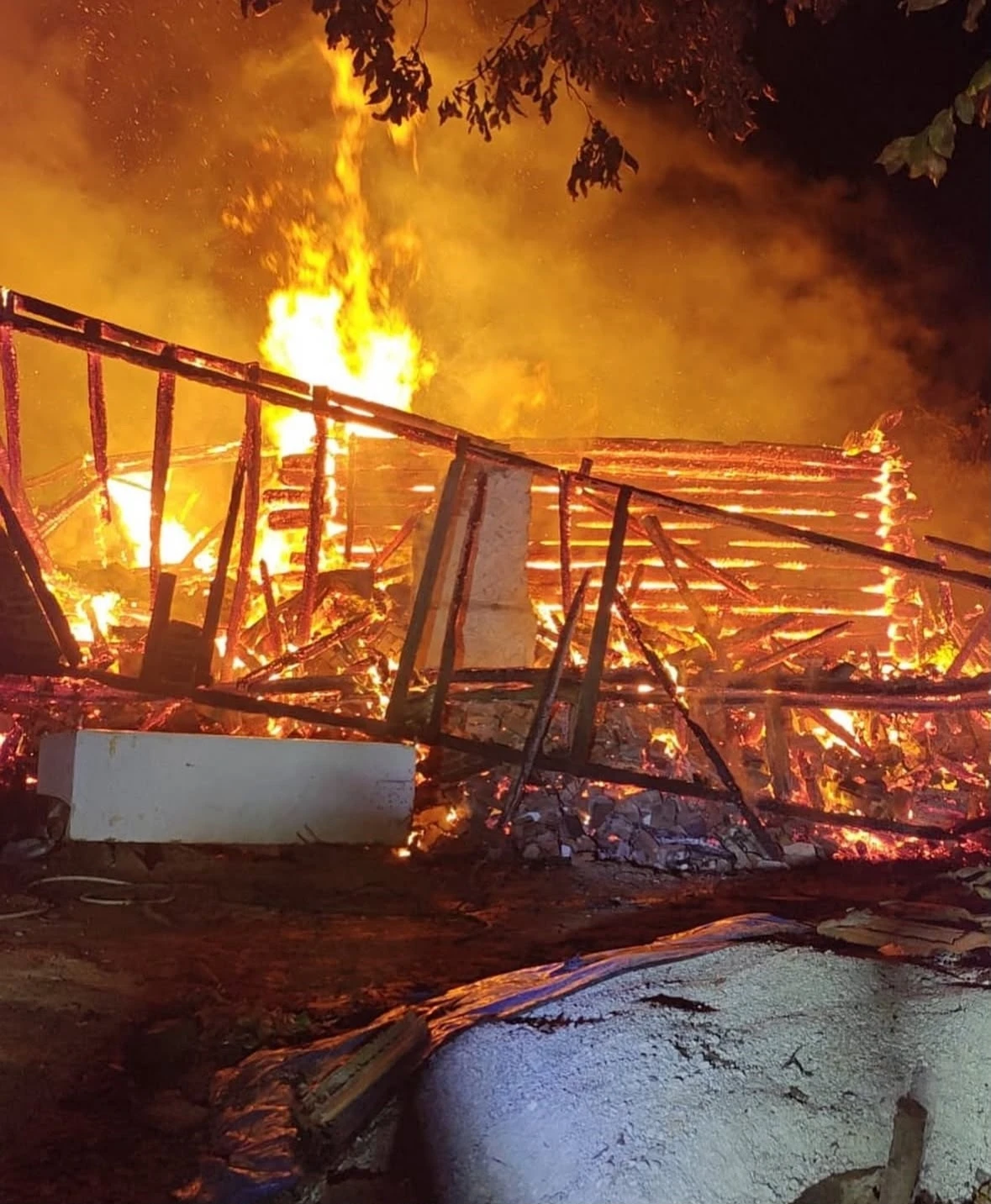 Kastamonu&rsquo;da alevlere teslim olan ev kullanılamaz hale geldi
