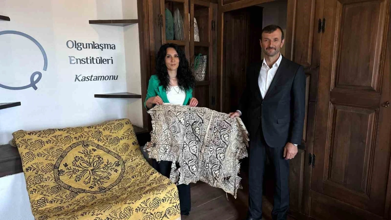 Kastamonu’da asırlık yorgan ile minder kılıfında ilk kez nadir görülen desenlere rastlandı
