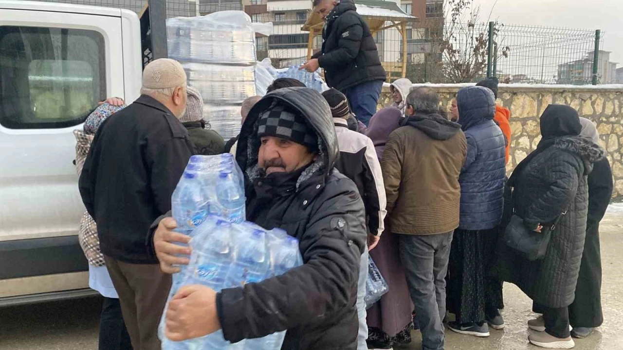 Kastamonu&rsquo;da bazı mahallelerde su kesintisi devam ediyor: Vatandaşlara su dağıtıldı
