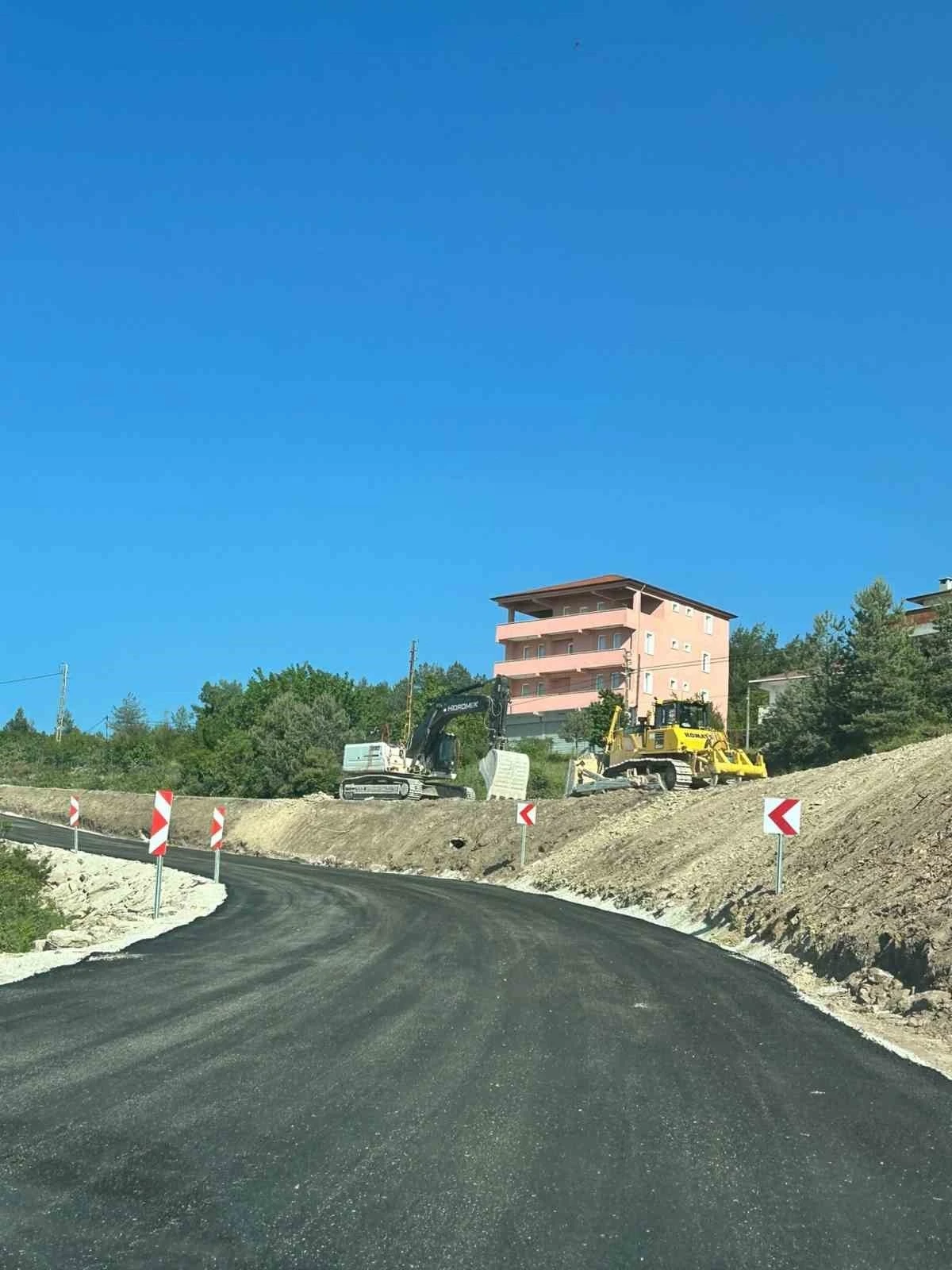 Kastamonu’da heyelan sebebiyle ulaşıma kapanan yol ulaşıma açıldı
