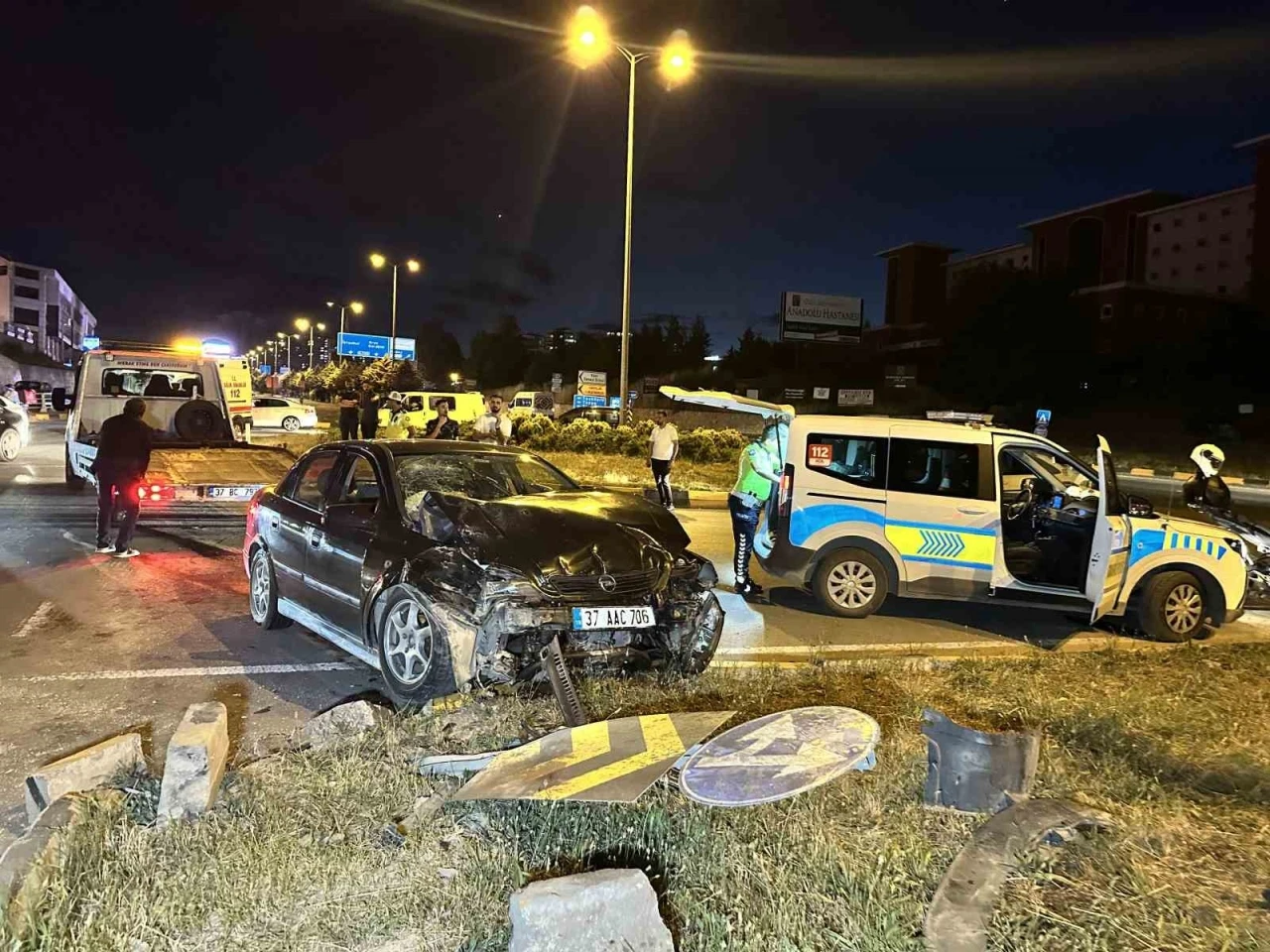 Kastamonu&rsquo;da iki otomobil &ccedil;arpıştı: 4 yaralı

