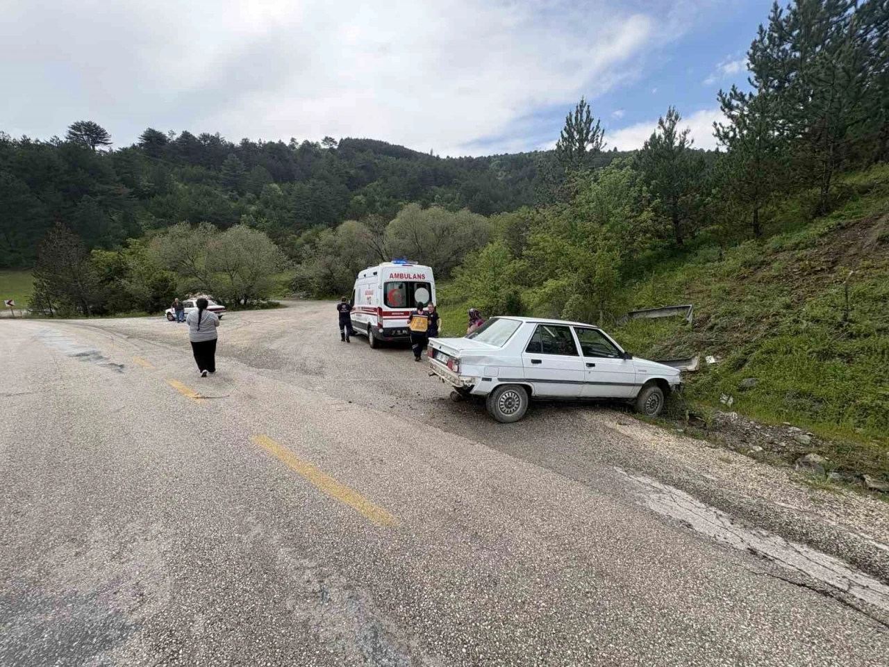 Kastamonu’da kontrolden çıkan otomobil kaza yaptı: 2 yaralı