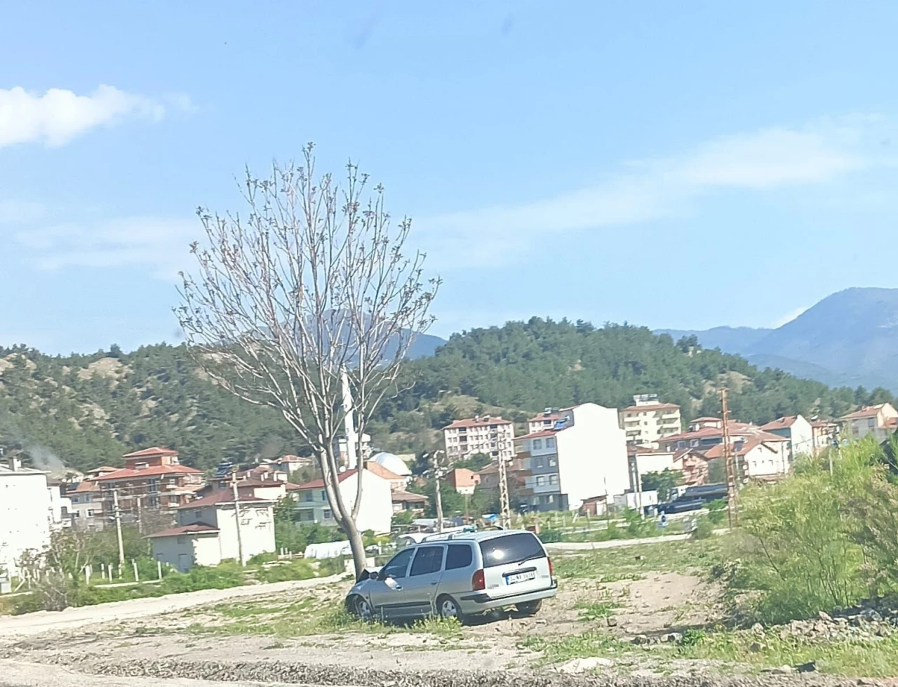 Kastamonu’da otomobil ağaca çarptı: 2 yaralı
