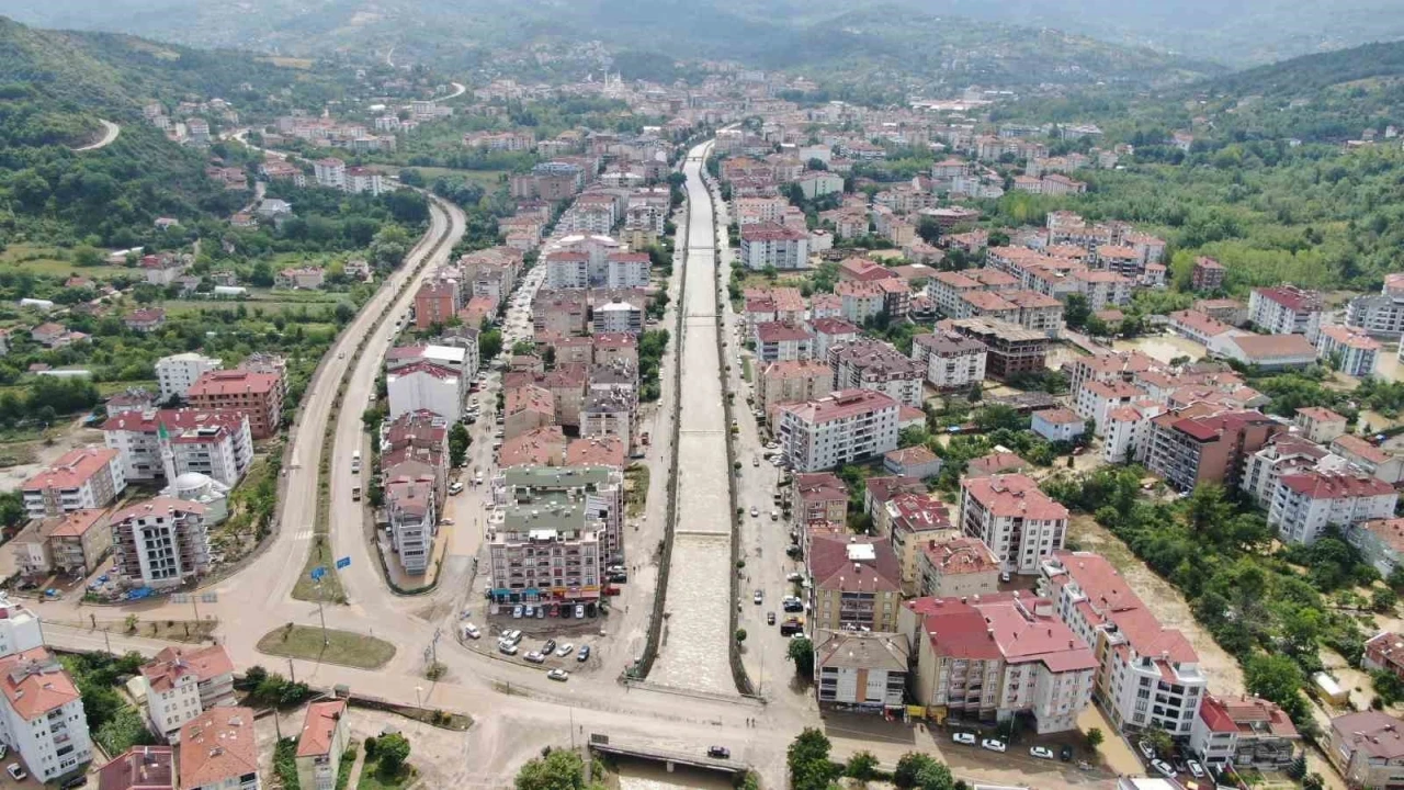 Kastamonu&rsquo;da sağanak kabusa d&ouml;nd&uuml;: 12 kişi tahliye edildi, 6 k&ouml;y yolu ulaşıma kapandı
