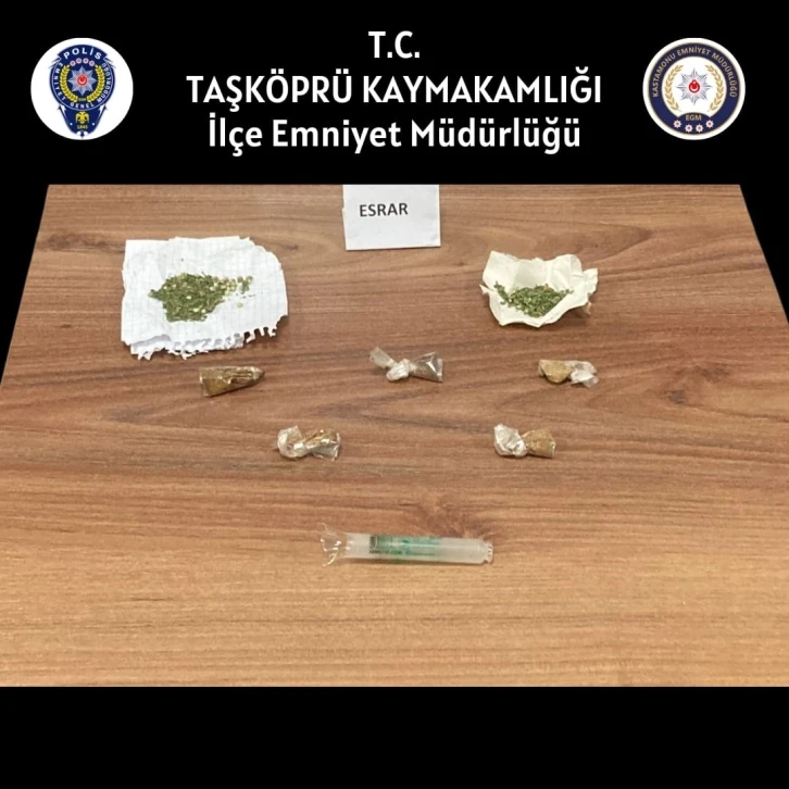 Kastamonu&rsquo;da &uuml;zerinde esrar maddesi &ccedil;ıkan şahıs g&ouml;zaltına alındı
