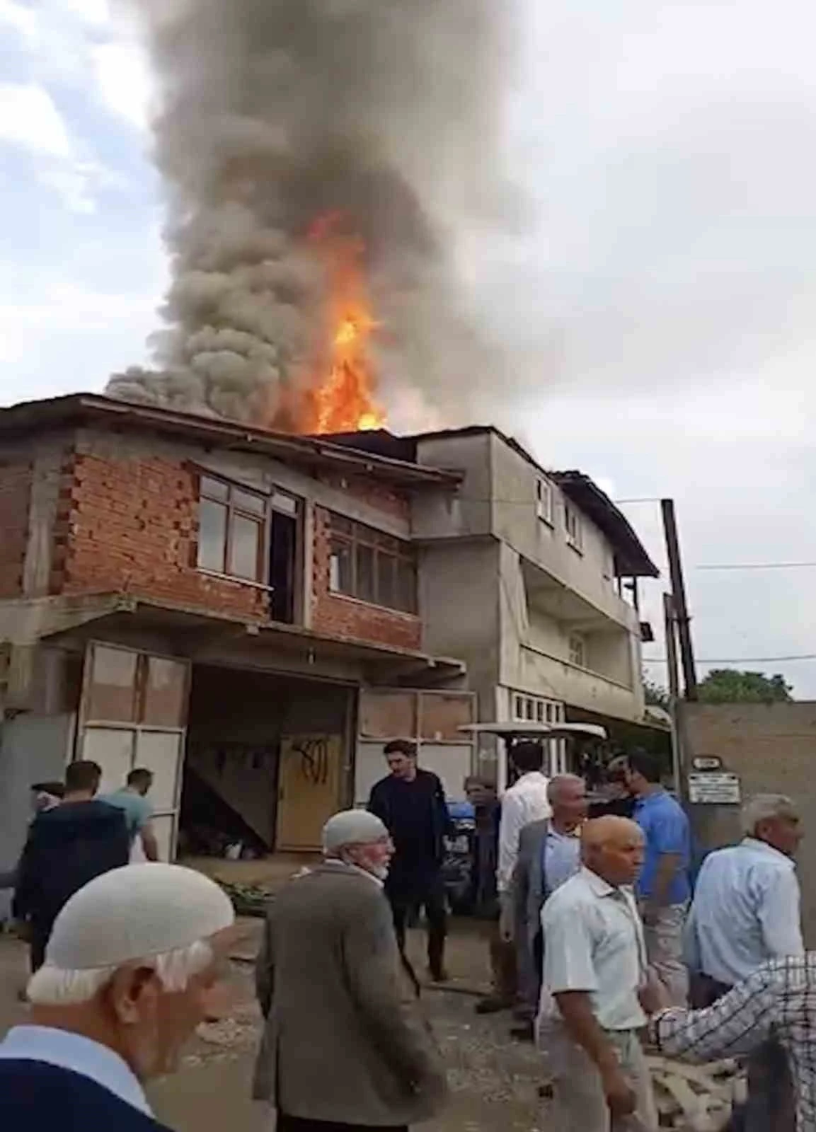 Kastamonu’da yıldırım düşen evde yangın çıktı
