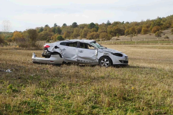 Kastamonu&rsquo;da yoldan &ccedil;ıkan otomobil, tarlaya yuvarlandı
